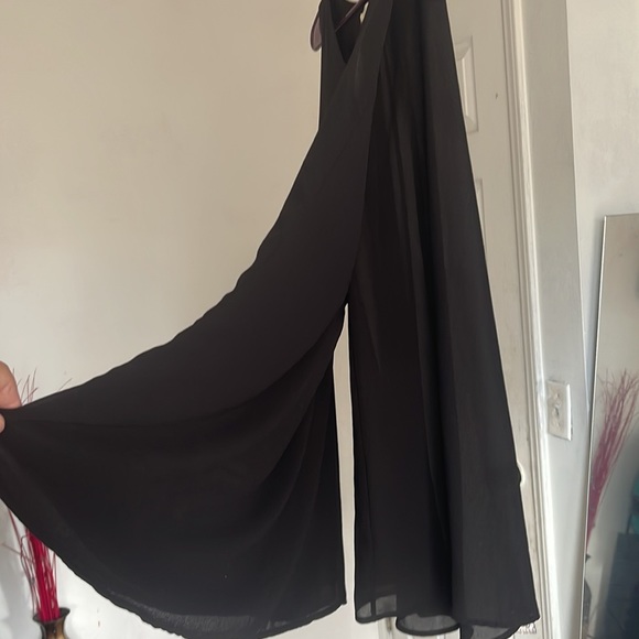 Vestique - Picture 2 of 2